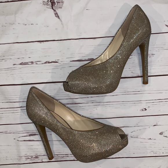 Gold fabric guess high heel peep toes - Picture 2 of 6
